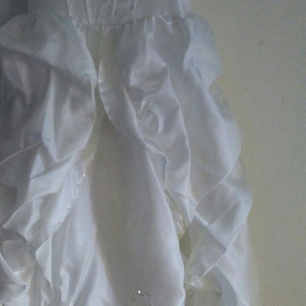 Gown - Picture 5 of 8